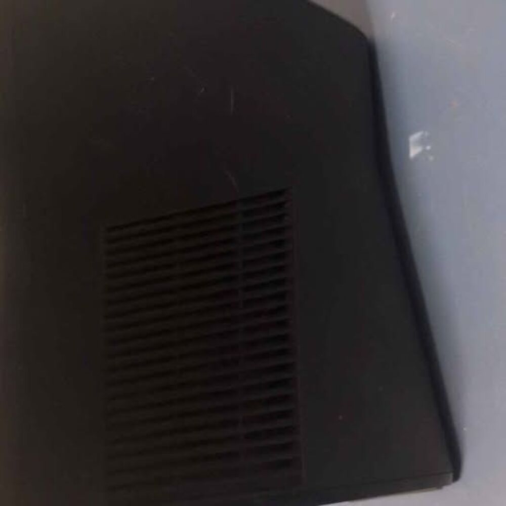 Xbox 360 S Console with Controller - Picture 5 of 8